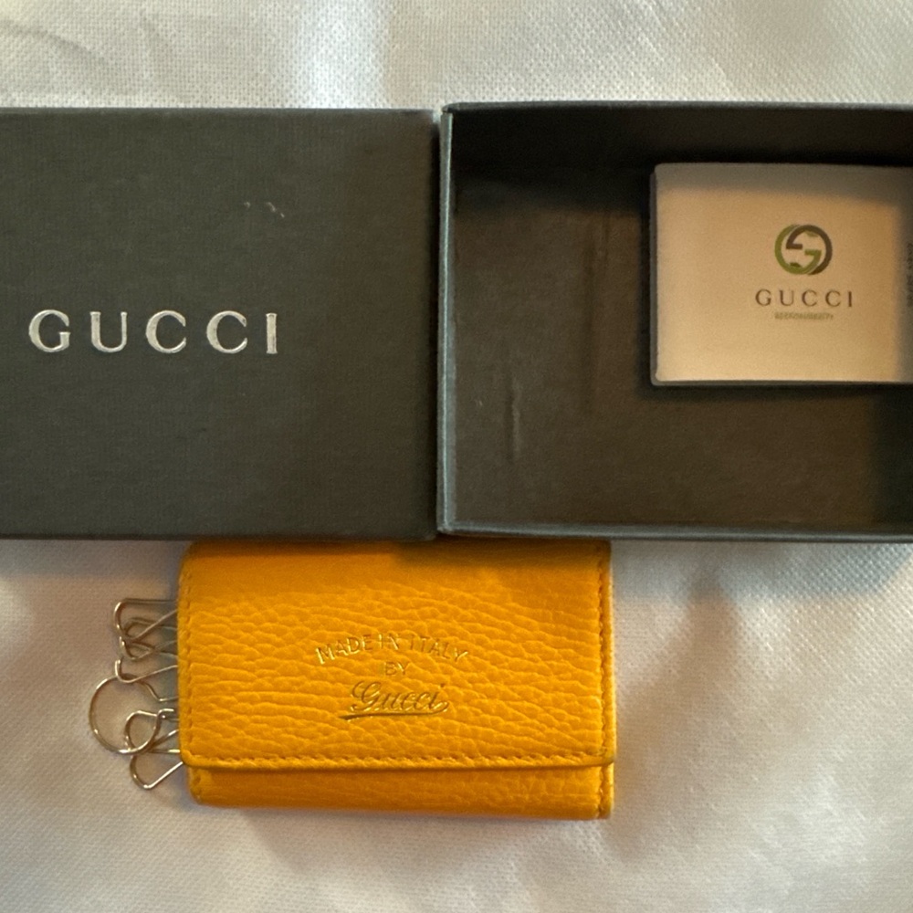 Gucci Mustard Leather Key Holder - Picture 6 of 6
